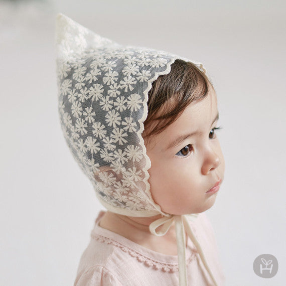 Alliche Lace Bonnet