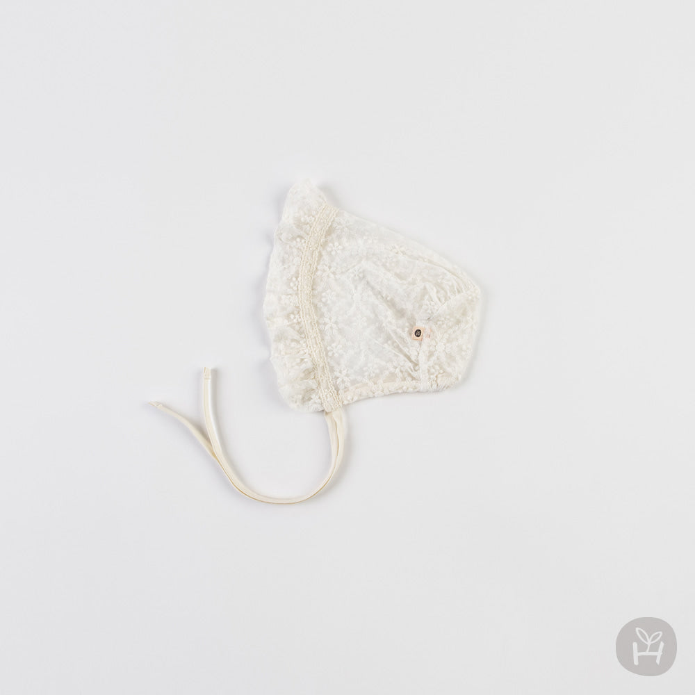 Lunilla lace bonnet
