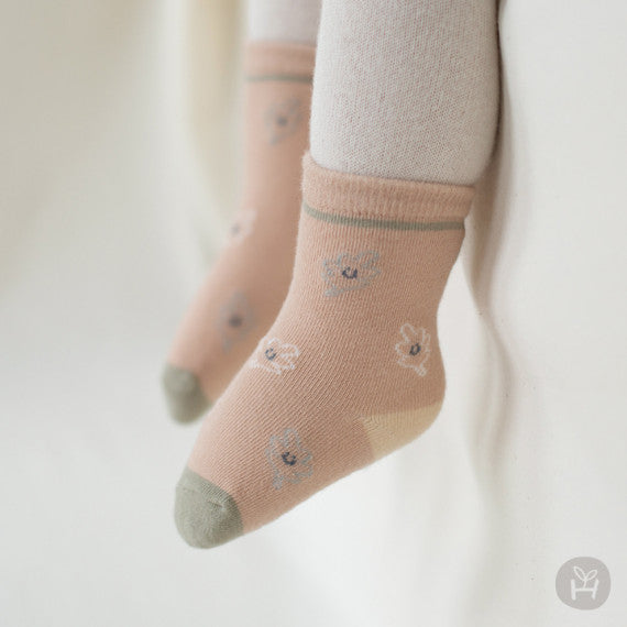 Folling baby socks