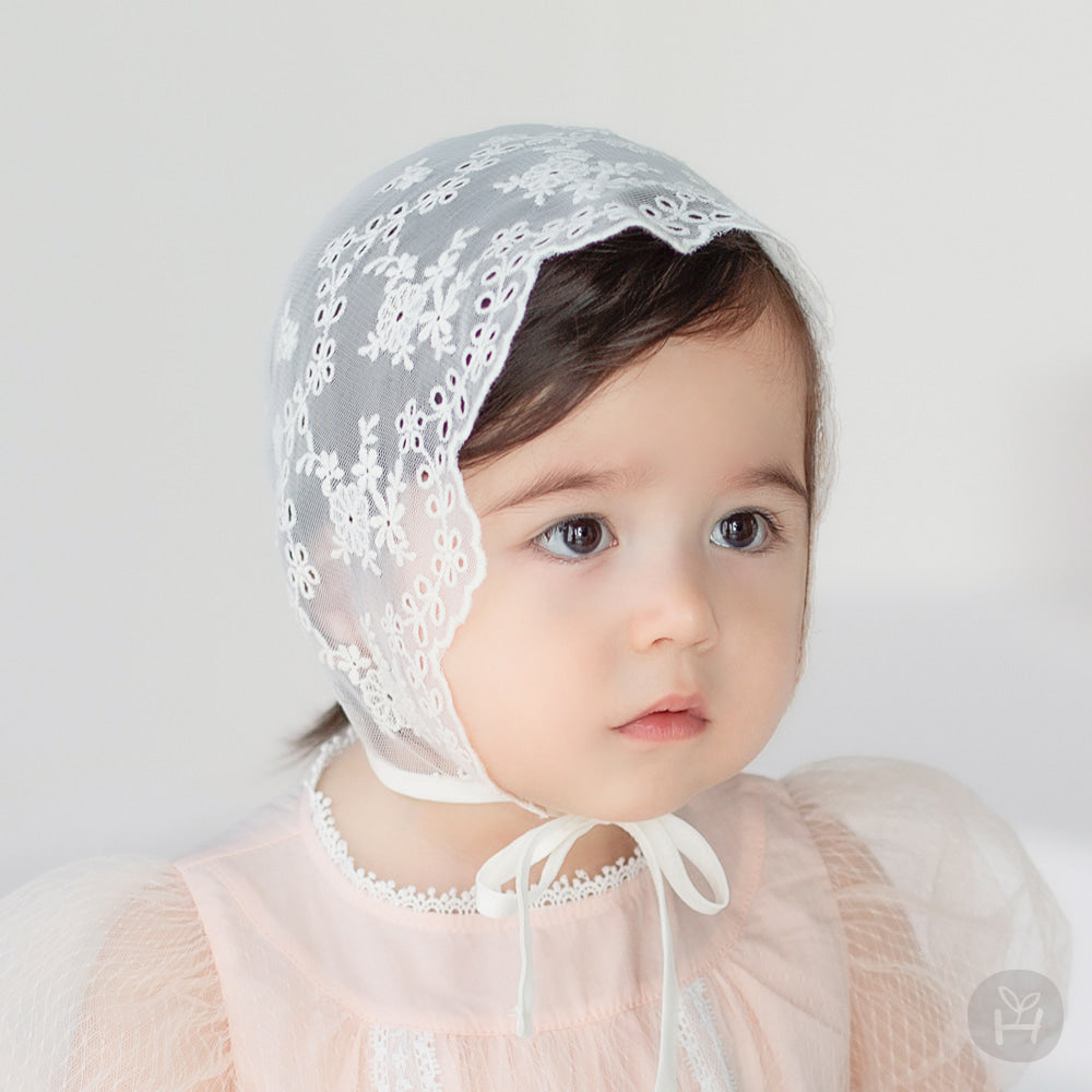 Elf lace bonnet